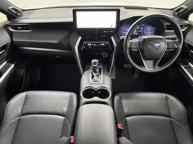 トヨタ ハリアー Z レザーパッケージ 三重県 2024(令6)年 0.6万km プラチナホワイトパールマイカ ガソリン/FF/MTモード付フロアCVT/12.3インチナビ/（AM/FM/TV/Bluetooth/USB/iPod/CarPlay/AndroidAuto/Miracast）/【OP】パノラミックビューモニター（床下透過表示機能付）/モデリスタエアロ（F/S/R下）/JBLプレミアムサウンドシステム/ドライブレコーダー 前後/ETC2.0/Toyota Safety Sense/●プリクラッシュセーフティ/●レーントレーシングアシスト/●レーダークルコン/●アダプティブハイビームシステム/●ロードサインアシスト/・ドライバー異常時対応システム/・先行車発進告知機能/・ブラインドスポットモニター/・リヤクロストラフィックオートブレーキ/・パーキングサポートブレーキ（前後静止物、後方接近車両）/など/装備/・【OP】おくだけ充電/・【OP】AC100Vコンセント（100W）/・デジタルインナーミラー（前後録画機能付）/・カラーヘッドアップディスプレイ/・ハンズフリーパワーバックドア/・本革シート/・シートヒーター＋ベンチレーション（D/N）/・ステアリングヒーター/・パワーシート（D8way（メモリー・4wayランバーサポート付）/N4way）/・左右独立オートエアコン/・オートワイパー/など