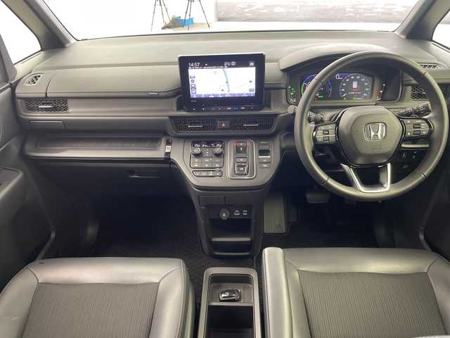 ホンダ ステップワゴン スパーダ eHEV 三重県 2023(令5)年 2万km プラチナホワイトパール /純正11.4インチナビ//フルセグ//バックカメラ//パワーバックドア//シートヒーター//追従式クルーズコントロール//衝突軽減ブレーキ//レーンキープアシスト//ブラインドスポットモニター//オートハイビーム//コーナーセンサー//両側パワースライドドア//ETC//スマートキー