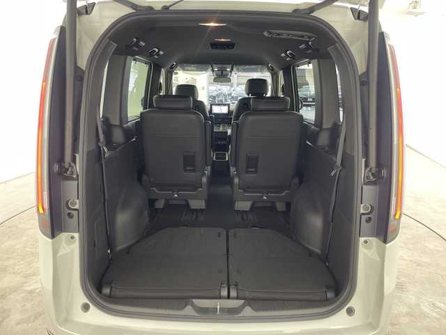 ホンダ ステップワゴン スパーダ eHEV 三重県 2023(令5)年 2万km プラチナホワイトパール /純正11.4インチナビ//フルセグ//バックカメラ//パワーバックドア//シートヒーター//追従式クルーズコントロール//衝突軽減ブレーキ//レーンキープアシスト//ブラインドスポットモニター//オートハイビーム//コーナーセンサー//両側パワースライドドア//ETC//スマートキー