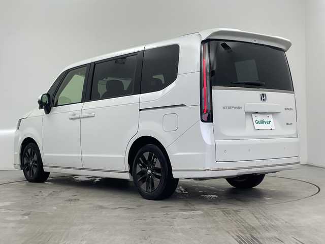 ホンダ ステップワゴン スパーダ eHEV 三重県 2023(令5)年 2万km プラチナホワイトパール /純正11.4インチナビ//フルセグ//バックカメラ//パワーバックドア//シートヒーター//追従式クルーズコントロール//衝突軽減ブレーキ//レーンキープアシスト//ブラインドスポットモニター//オートハイビーム//コーナーセンサー//両側パワースライドドア//ETC//スマートキー