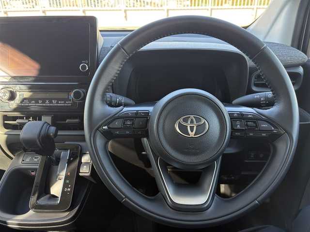 トヨタ シエンタ Z 東京都 2024(令6)年 1.6万km ホワイトパールクリスタルシャイン 純正ナビ/バックカメラ/両側パワースライドドア/ビルトインETC/スマートキー/バイザー・マット/Toyota　Safety Sense/レーダークルーズコントロール/プリクラッシュセーフティー/レーンディパーチャーアラート/エンジンプッシュボタン/スマートキー/保証書・取説