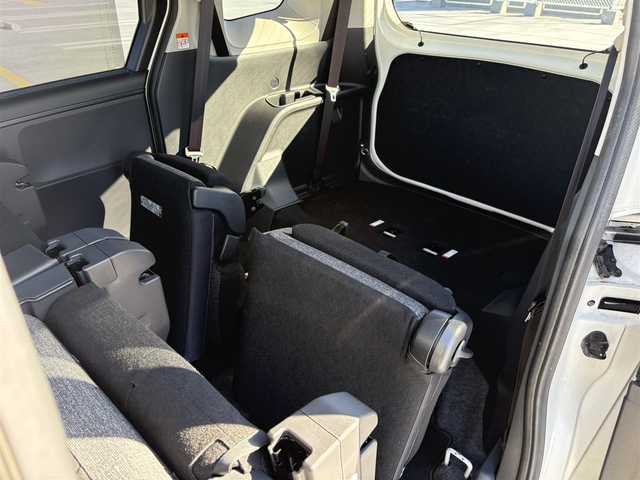 トヨタ シエンタ Z 東京都 2024(令6)年 1.6万km ホワイトパールクリスタルシャイン 純正ナビ/バックカメラ/両側パワースライドドア/ビルトインETC/スマートキー/バイザー・マット/Toyota　Safety Sense/レーダークルーズコントロール/プリクラッシュセーフティー/レーンディパーチャーアラート/エンジンプッシュボタン/スマートキー/保証書・取説