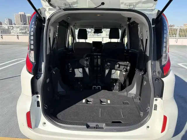 トヨタ シエンタ Z 東京都 2024(令6)年 1.6万km ホワイトパールクリスタルシャイン 純正ナビ/バックカメラ/両側パワースライドドア/ビルトインETC/スマートキー/バイザー・マット/Toyota　Safety Sense/レーダークルーズコントロール/プリクラッシュセーフティー/レーンディパーチャーアラート/エンジンプッシュボタン/スマートキー/保証書・取説