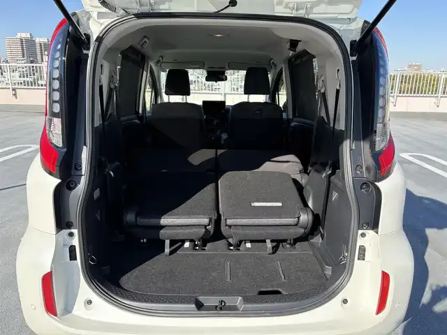 トヨタ シエンタ Z 東京都 2024(令6)年 1.6万km ホワイトパールクリスタルシャイン 純正ナビ/バックカメラ/両側パワースライドドア/ビルトインETC/スマートキー/バイザー・マット/Toyota　Safety Sense/レーダークルーズコントロール/プリクラッシュセーフティー/レーンディパーチャーアラート/エンジンプッシュボタン/スマートキー/保証書・取説