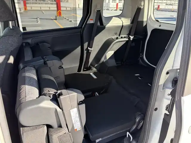 トヨタ シエンタ Z 東京都 2024(令6)年 1.6万km ホワイトパールクリスタルシャイン 純正ナビ/バックカメラ/両側パワースライドドア/ビルトインETC/スマートキー/バイザー・マット/Toyota　Safety Sense/レーダークルーズコントロール/プリクラッシュセーフティー/レーンディパーチャーアラート/エンジンプッシュボタン/スマートキー/保証書・取説