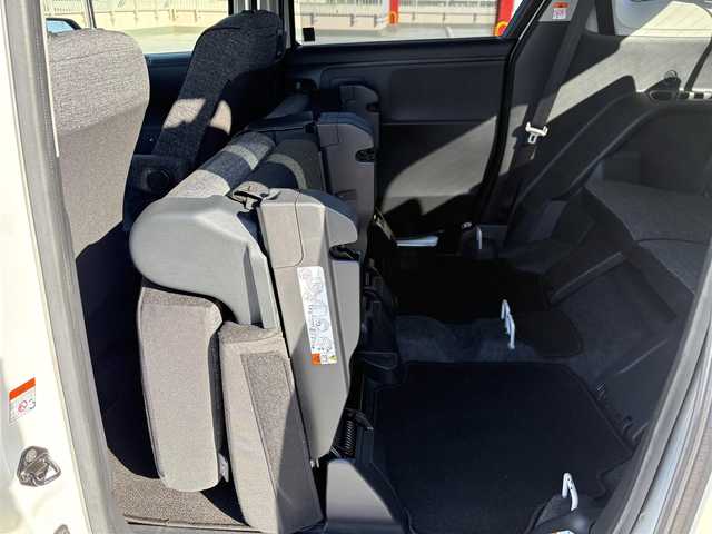 トヨタ シエンタ Z 東京都 2024(令6)年 1.6万km ホワイトパールクリスタルシャイン 純正ナビ/バックカメラ/両側パワースライドドア/ビルトインETC/スマートキー/バイザー・マット/Toyota　Safety Sense/レーダークルーズコントロール/プリクラッシュセーフティー/レーンディパーチャーアラート/エンジンプッシュボタン/スマートキー/保証書・取説