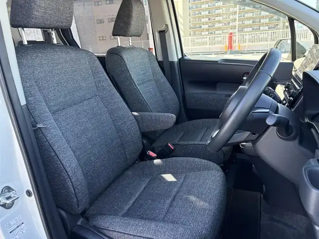 トヨタ シエンタ Z 東京都 2024(令6)年 1.6万km ホワイトパールクリスタルシャイン 純正ナビ/バックカメラ/両側パワースライドドア/ビルトインETC/スマートキー/バイザー・マット/Toyota　Safety Sense/レーダークルーズコントロール/プリクラッシュセーフティー/レーンディパーチャーアラート/エンジンプッシュボタン/スマートキー/保証書・取説