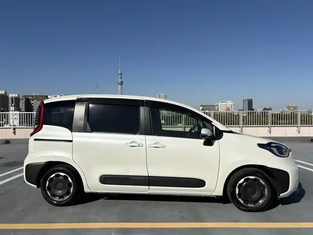 トヨタ シエンタ Z 東京都 2024(令6)年 1.6万km ホワイトパールクリスタルシャイン 純正ナビ/バックカメラ/両側パワースライドドア/ビルトインETC/スマートキー/バイザー・マット/Toyota　Safety Sense/レーダークルーズコントロール/プリクラッシュセーフティー/レーンディパーチャーアラート/エンジンプッシュボタン/スマートキー/保証書・取説