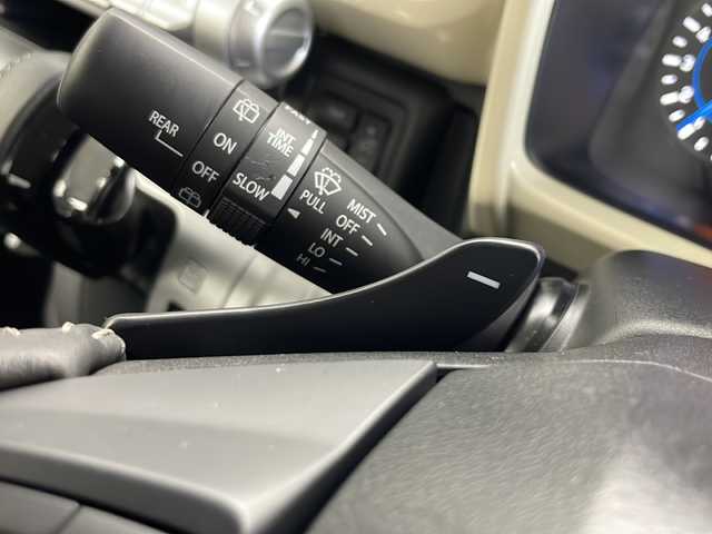 スズキ クロスビー HYBRID MZ 秋田県 2024(令6)年 3.1万km キャラバンアイボリーパールメタリック/ホワイト 2トーンルーフ ４WD/社外ナビ【AM/FM/CD/BT】　/バックカメラ　/ＥＴＣ　/パドルシフト　/プッシュスタート　/クルーズコントロール/前席シートヒーター　/ＵＳＢポート　/レーンキープアシスト　/衝突被害軽減システム　/クリアランスソナー　/横滑り防止装置/ヒルディセントコントロール/ダウンヒルアシストコントロール/オートエアコン/オートライト/SNOW/SPORT/アイドリングストップ/コーナーセンサー/革巻きステアリング/電格ミラー/フォグライト/ウィンカーミラー/純正AW/保証書/取り扱い説明書