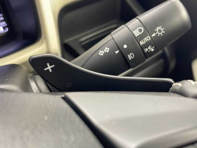 スズキ クロスビー HYBRID MZ 秋田県 2024(令6)年 3.1万km キャラバンアイボリーパールメタリック/ホワイト 2トーンルーフ ４WD/社外ナビ【AM/FM/CD/BT】　/バックカメラ　/ＥＴＣ　/パドルシフト　/プッシュスタート　/クルーズコントロール/前席シートヒーター　/ＵＳＢポート　/レーンキープアシスト　/衝突被害軽減システム　/クリアランスソナー　/横滑り防止装置/ヒルディセントコントロール/ダウンヒルアシストコントロール/オートエアコン/オートライト/SNOW/SPORT/アイドリングストップ/コーナーセンサー/革巻きステアリング/電格ミラー/フォグライト/ウィンカーミラー/純正AW/保証書/取り扱い説明書