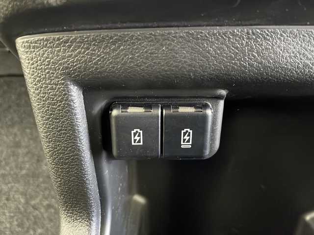 スズキ クロスビー HYBRID MZ 秋田県 2024(令6)年 3.1万km キャラバンアイボリーパールメタリック/ホワイト 2トーンルーフ ４WD/社外ナビ【AM/FM/CD/BT】　/バックカメラ　/ＥＴＣ　/パドルシフト　/プッシュスタート　/クルーズコントロール/前席シートヒーター　/ＵＳＢポート　/レーンキープアシスト　/衝突被害軽減システム　/クリアランスソナー　/横滑り防止装置/ヒルディセントコントロール/ダウンヒルアシストコントロール/オートエアコン/オートライト/SNOW/SPORT/アイドリングストップ/コーナーセンサー/革巻きステアリング/電格ミラー/フォグライト/ウィンカーミラー/純正AW/保証書/取り扱い説明書