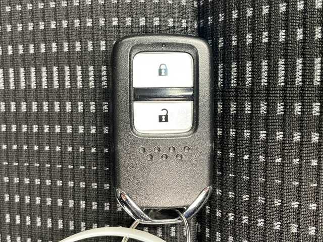 ホンダ ヴェゼル ハイブリッド Z 千葉県 2015(平27)年 6.9万km ルーセブラックM 純正インターナビ/フルセグTV/Bluetooth/CD/DVD/USB/バックカメラ/ビルトインETC/パドルシフト/ステアリングリモコン/ハーフレザーシート/シートヒーター/ワイパーデアイサー/クルーズコントロール/ISOFIX/ルーフレール/LEDヘッドライト