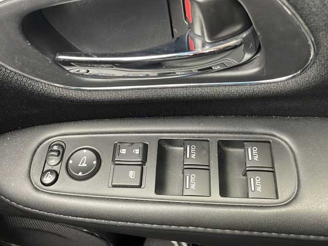 ホンダ ヴェゼル ハイブリッド Z 千葉県 2015(平27)年 6.9万km ルーセブラックM 純正インターナビ/フルセグTV/Bluetooth/CD/DVD/USB/バックカメラ/ビルトインETC/パドルシフト/ステアリングリモコン/ハーフレザーシート/シートヒーター/ワイパーデアイサー/クルーズコントロール/ISOFIX/ルーフレール/LEDヘッドライト