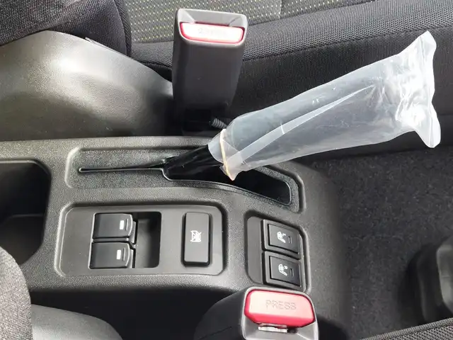 スズキ ジムニー ノマド FC 東京都 2025(令7)年 0.1千km 紺 登録済未使用車/4WD/スズキセーフティサポート/・デュアルカメラブレーキサポート/・車線逸脱警報機能/・誤発進抑制機能/・後方誤発進抑制機能/・ふらつき警報機能/・アダプティブクルーズコントロール/シートヒーター(D/N席)/純正LEDヘッドライト/フォグランプ/オートライト/純正15インチAW/純正フロアマット/革巻きステアリング/ステアリングスイッチ/ヒルホールドコントロール/プッシュスタート/スマートキー/スペアキー×１