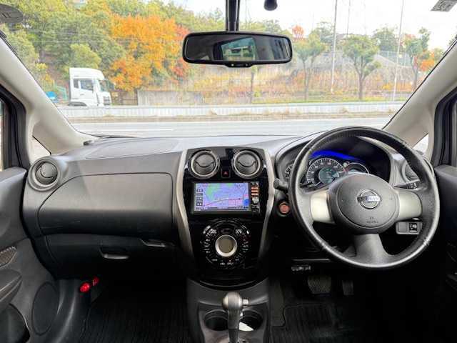 日産 ノート メダリスト 大阪府 2013(平25)年 7.3万km ダークメタルグレー /禁煙車//純正ＳＤナビ/MP313D-W///フルセグテレビ/ＣＤ/ＤＶＤ/ＳＤ/ＢＴ//ＡＵＸ/ＨＤＭＩ/ＵＳＢ//全方位カメラ//バックカメラ//ＥＴＣ//ハーフレザーシート//スマートキー//プッシュスタート//アイドリングストップ//取扱説明書//保証書//スペアキー×1