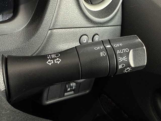 日産 ノート メダリスト 大阪府 2013(平25)年 7.3万km ダークメタルグレー /禁煙車//純正ＳＤナビ/MP313D-W///フルセグテレビ/ＣＤ/ＤＶＤ/ＳＤ/ＢＴ//ＡＵＸ/ＨＤＭＩ/ＵＳＢ//全方位カメラ//バックカメラ//ＥＴＣ//ハーフレザーシート//スマートキー//プッシュスタート//アイドリングストップ//取扱説明書//保証書//スペアキー×1