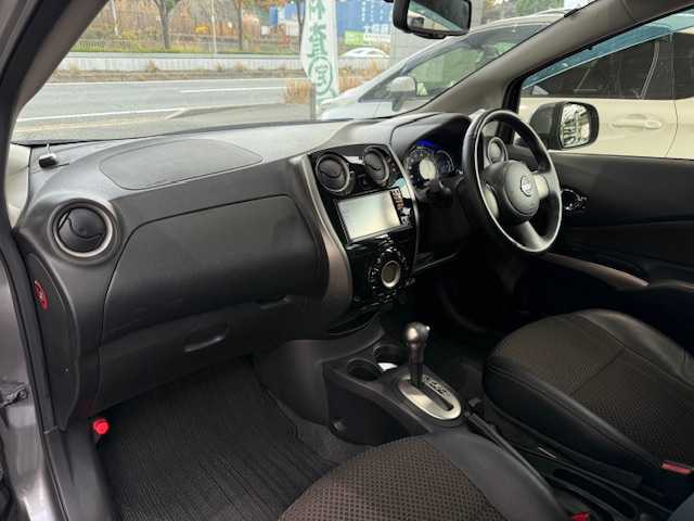 日産 ノート メダリスト 大阪府 2013(平25)年 7.3万km ダークメタルグレー /禁煙車//純正ＳＤナビ/MP313D-W///フルセグテレビ/ＣＤ/ＤＶＤ/ＳＤ/ＢＴ//ＡＵＸ/ＨＤＭＩ/ＵＳＢ//全方位カメラ//バックカメラ//ＥＴＣ//ハーフレザーシート//スマートキー//プッシュスタート//アイドリングストップ//取扱説明書//保証書//スペアキー×1