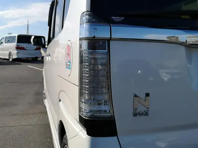ホンダ Ｎ ＢＯＸ カスタム SSパッケージ 茨城県 2017(平29)年 6.5万km プレミアムホワイトパールⅡ 純正ナビ/【CD・DVD・AM・FM・TV・iPod・SD・USB・BT・VTR・AUX】/シートヒーター/両側パワスラ/ETC/Bカメラ/前方ドラレコ/アイドリングストップ/オートライト/Fフォグ/LEDライト/純正フロアマット/純正アルミホイール/電格ミラー/ウインカーミラー/ドアバイザー/チップアップシート/ステリモ/ロールサンシェード