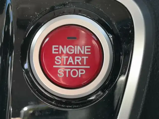 ホンダ Ｎ ＢＯＸ カスタム SSパッケージ 茨城県 2017(平29)年 6.5万km プレミアムホワイトパールⅡ 純正ナビ/【CD・DVD・AM・FM・TV・iPod・SD・USB・BT・VTR・AUX】/シートヒーター/両側パワスラ/ETC/Bカメラ/前方ドラレコ/アイドリングストップ/オートライト/Fフォグ/LEDライト/純正フロアマット/純正アルミホイール/電格ミラー/ウインカーミラー/ドアバイザー/チップアップシート/ステリモ/ロールサンシェード