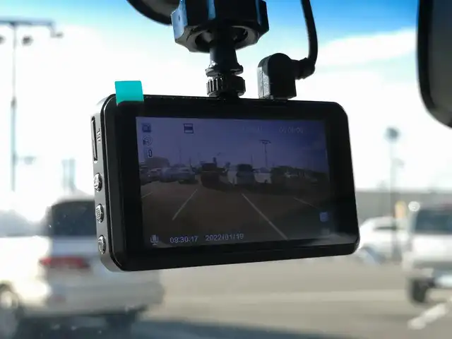 ホンダ Ｎ ＢＯＸ カスタム SSパッケージ 茨城県 2017(平29)年 6.5万km プレミアムホワイトパールⅡ 純正ナビ/【CD・DVD・AM・FM・TV・iPod・SD・USB・BT・VTR・AUX】/シートヒーター/両側パワスラ/ETC/Bカメラ/前方ドラレコ/アイドリングストップ/オートライト/Fフォグ/LEDライト/純正フロアマット/純正アルミホイール/電格ミラー/ウインカーミラー/ドアバイザー/チップアップシート/ステリモ/ロールサンシェード