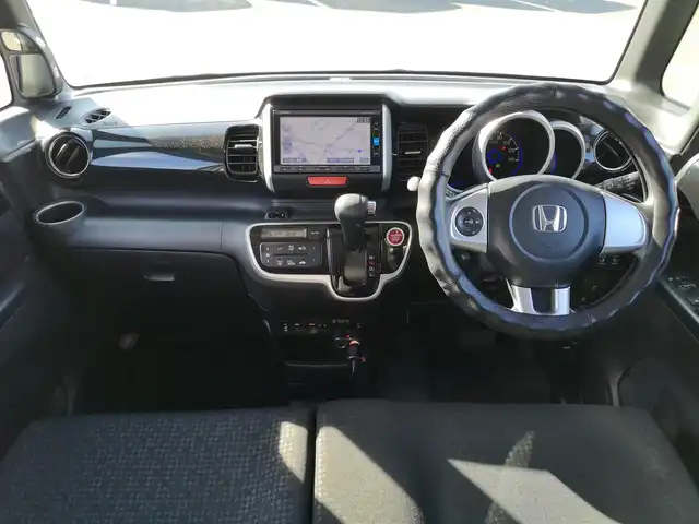 ホンダ Ｎ ＢＯＸ カスタム SSパッケージ 茨城県 2017(平29)年 6.5万km プレミアムホワイトパールⅡ 純正ナビ/【CD・DVD・AM・FM・TV・iPod・SD・USB・BT・VTR・AUX】/シートヒーター/両側パワスラ/ETC/Bカメラ/前方ドラレコ/アイドリングストップ/オートライト/Fフォグ/LEDライト/純正フロアマット/純正アルミホイール/電格ミラー/ウインカーミラー/ドアバイザー/チップアップシート/ステリモ/ロールサンシェード