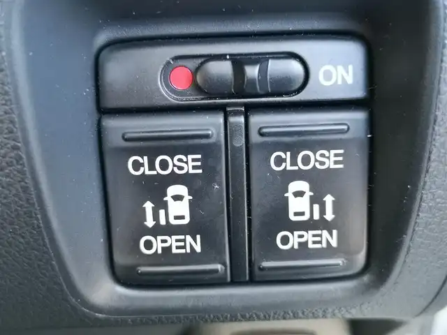 ホンダ Ｎ ＢＯＸ カスタム SSパッケージ 茨城県 2017(平29)年 6.5万km プレミアムホワイトパールⅡ 純正ナビ/【CD・DVD・AM・FM・TV・iPod・SD・USB・BT・VTR・AUX】/シートヒーター/両側パワスラ/ETC/Bカメラ/前方ドラレコ/アイドリングストップ/オートライト/Fフォグ/LEDライト/純正フロアマット/純正アルミホイール/電格ミラー/ウインカーミラー/ドアバイザー/チップアップシート/ステリモ/ロールサンシェード