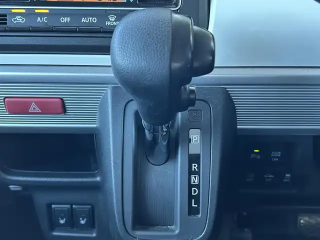 スズキ スペーシア HYBRID X 島根県 2018(平30)年 1.6万km ピュアホワイトパール/ブラック2トーン 登録時走行距離15117km/ワンオーナー/純正ナビ/Bluetooth・AM・FM・CD・DVD/フルセグテレビ(走行中視聴可能)/全周囲カメラ/バックカメラ/フロントカメラ/サイドカメラ/両側パワースライドドア/シートヒーター(運転席・助手席)/LEDヘッドライト/オートライト/ヘッドアップディスプレイ/ビルトインETC/純正フロアマット/純正14インチAW/後方コーナーセンサー/レーンキープアシスト/衝突被害軽減ブレーキ/横滑り防止装置/後席サンシェード/ドアバイザー/ウィンカーミラー/スマートキー(スペアキー×1)/シートカバー付き/スタッドレスタイヤ付き/禁煙車