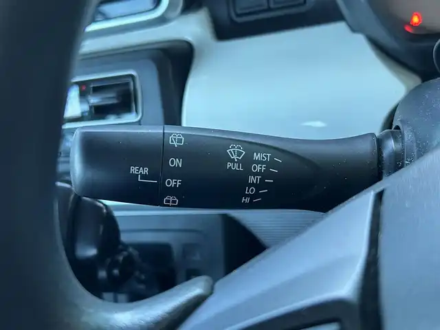 スズキ スペーシア HYBRID X 島根県 2018(平30)年 1.6万km ピュアホワイトパール/ブラック2トーン 登録時走行距離15117km/ワンオーナー/純正ナビ/Bluetooth・AM・FM・CD・DVD/フルセグテレビ(走行中視聴可能)/全周囲カメラ/バックカメラ/フロントカメラ/サイドカメラ/両側パワースライドドア/シートヒーター(運転席・助手席)/LEDヘッドライト/オートライト/ヘッドアップディスプレイ/ビルトインETC/純正フロアマット/純正14インチAW/後方コーナーセンサー/レーンキープアシスト/衝突被害軽減ブレーキ/横滑り防止装置/後席サンシェード/ドアバイザー/ウィンカーミラー/スマートキー(スペアキー×1)/シートカバー付き/スタッドレスタイヤ付き/禁煙車