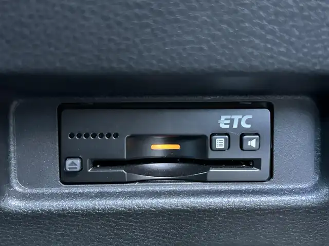 スズキ スペーシア HYBRID X 島根県 2018(平30)年 1.6万km ピュアホワイトパール/ブラック2トーン 登録時走行距離15117km/ワンオーナー/純正ナビ/Bluetooth・AM・FM・CD・DVD/フルセグテレビ(走行中視聴可能)/全周囲カメラ/バックカメラ/フロントカメラ/サイドカメラ/両側パワースライドドア/シートヒーター(運転席・助手席)/LEDヘッドライト/オートライト/ヘッドアップディスプレイ/ビルトインETC/純正フロアマット/純正14インチAW/後方コーナーセンサー/レーンキープアシスト/衝突被害軽減ブレーキ/横滑り防止装置/後席サンシェード/ドアバイザー/ウィンカーミラー/スマートキー(スペアキー×1)/シートカバー付き/スタッドレスタイヤ付き/禁煙車