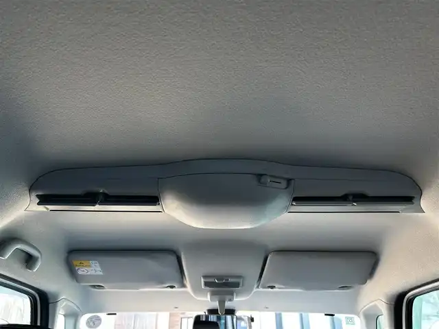 スズキ スペーシア HYBRID X 島根県 2018(平30)年 1.6万km ピュアホワイトパール/ブラック2トーン 登録時走行距離15117km/ワンオーナー/純正ナビ/Bluetooth・AM・FM・CD・DVD/フルセグテレビ(走行中視聴可能)/全周囲カメラ/バックカメラ/フロントカメラ/サイドカメラ/両側パワースライドドア/シートヒーター(運転席・助手席)/LEDヘッドライト/オートライト/ヘッドアップディスプレイ/ビルトインETC/純正フロアマット/純正14インチAW/後方コーナーセンサー/レーンキープアシスト/衝突被害軽減ブレーキ/横滑り防止装置/後席サンシェード/ドアバイザー/ウィンカーミラー/スマートキー(スペアキー×1)/シートカバー付き/スタッドレスタイヤ付き/禁煙車