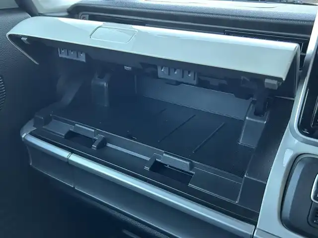 スズキ スペーシア HYBRID X 島根県 2018(平30)年 1.6万km ピュアホワイトパール/ブラック2トーン 登録時走行距離15117km/ワンオーナー/純正ナビ/Bluetooth・AM・FM・CD・DVD/フルセグテレビ(走行中視聴可能)/全周囲カメラ/バックカメラ/フロントカメラ/サイドカメラ/両側パワースライドドア/シートヒーター(運転席・助手席)/LEDヘッドライト/オートライト/ヘッドアップディスプレイ/ビルトインETC/純正フロアマット/純正14インチAW/後方コーナーセンサー/レーンキープアシスト/衝突被害軽減ブレーキ/横滑り防止装置/後席サンシェード/ドアバイザー/ウィンカーミラー/スマートキー(スペアキー×1)/シートカバー付き/スタッドレスタイヤ付き/禁煙車