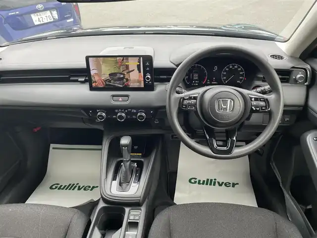 ホンダ ヴェゼル G 山形県 2023(令5)年 1.3万km クリスタルブラックパール 4WD/ホンダセンシング/純正ナビ/　【USB BT スマートフォン連動】/フルセグTV/バックカメラ/ETC2.0/ステアリングスイッチ/レーダークルーズコントロール/シートヒーター/ミラーヒーター/コーナーセンサー/ダウンヒルアシスト/アイドリングストップ/LEDライト/フォグランプ/ウィンカーミラー/純正フロアマット