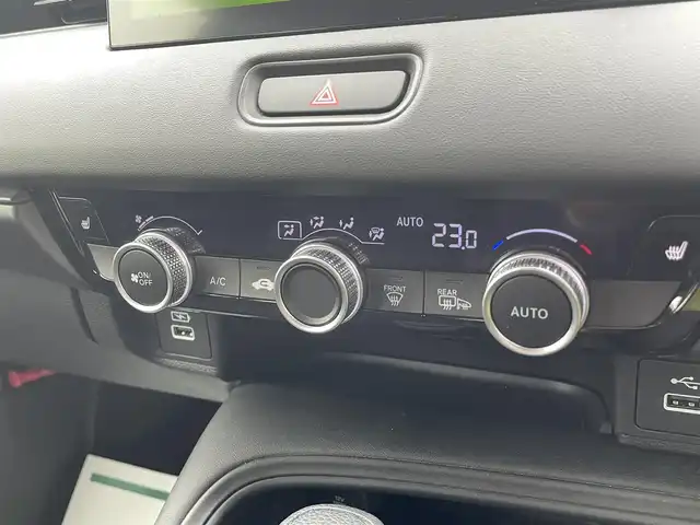 ホンダ ヴェゼル G 山形県 2023(令5)年 1.3万km クリスタルブラックパール 4WD/ホンダセンシング/純正ナビ/　【USB BT スマートフォン連動】/フルセグTV/バックカメラ/ETC2.0/ステアリングスイッチ/レーダークルーズコントロール/シートヒーター/ミラーヒーター/コーナーセンサー/ダウンヒルアシスト/アイドリングストップ/LEDライト/フォグランプ/ウィンカーミラー/純正フロアマット