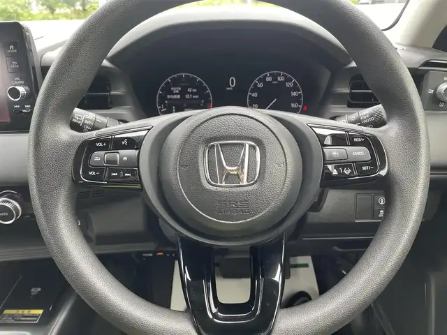 ホンダ ヴェゼル G 山形県 2023(令5)年 1.3万km クリスタルブラックパール 4WD/ホンダセンシング/純正ナビ/　【USB BT スマートフォン連動】/フルセグTV/バックカメラ/ETC2.0/ステアリングスイッチ/レーダークルーズコントロール/シートヒーター/ミラーヒーター/コーナーセンサー/ダウンヒルアシスト/アイドリングストップ/LEDライト/フォグランプ/ウィンカーミラー/純正フロアマット