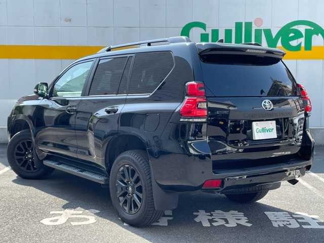 トヨタ ランドクルーザー プラド TX Lパッケージ マットブラED 東京都 2023(令5)年 0.9万km アティチュードブラックマイカ 純正コネクテッドナビ/・DTV/ラジオ/Miracast/Bluetooth/全方位カメラ/前後クリアランスソナー/電動サンルーフ/レザーシート/前席パワーシート/エアシート/電動格納サードシート/Toyota Safety Sense/・プリクラッシュセーフティ/・レーンディパーチャーアラート/・オートマチックハイビーム/・ロードサインアシスト/・レーダークルーズコントロール/・先行車発進告知機能/ルーフレール/純正18インチAW/プッシュEgスタート/ストップ/スマートキー/ターンランプ付電動格納ドアミラー/ドアバイザー/純正フロアマット/取扱説明書/ナビ取扱説明書/新車時保証書