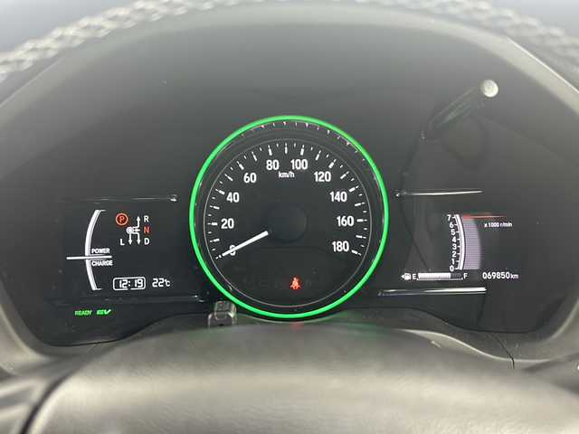 ホンダ ヴェゼル ハイブリッド Z ホンダセンシング 愛知県 2017(平29)年 7万km ホワイトオーキッドパール 純正8インチナビ（VXM-175VFEi）/・フルセグ/・Bluetooth/。バックカメラ/・HDMI/ホンダセンシング/・衝突軽減/・レーンキープアシスト/・レーダークルーズコントロール/ハーフレザーシート/・前席シートヒーター/ドライブレコーダー/パドルシフト/LEDヘッドライト/スマートキー/プッシュスタート/自動防眩ミラー/ルーフレール/革巻きステアリング