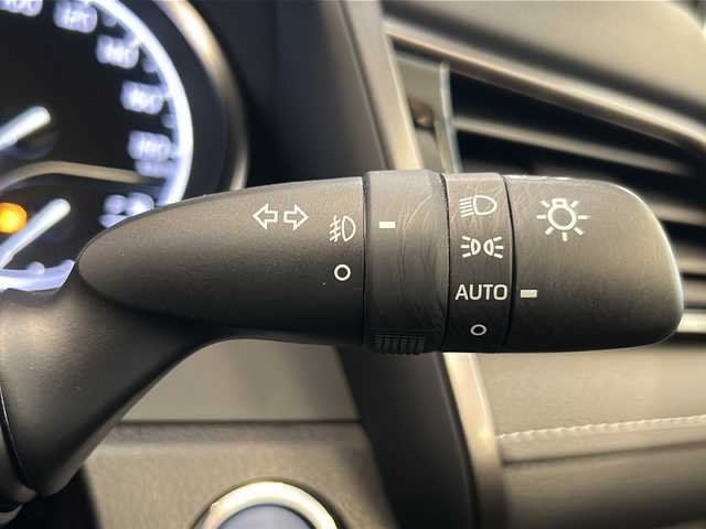 トヨタ カムリ WSレザーパッケージ 岐阜県 2019(平31)年 4.9万km プラチナホワイトパールマイカ ワンオーナー/プリクラッシュセーフティ/車線逸脱警報/ブラインドスポットモニター/オートマチックハイビーム/LEDヘッドライト/純正ナビ/フルセグTV/DVD/バックカメラ/クリアランスソナー/黒革シート/前席シートヒーター/レーダークルーズコントロール/純正18インチアルミホイール/ヘッドアップディスプレイ/パドルシフト/前後ドライブレコーダー/ビルトインETC/サイドシルスポイラー/トランクスポイラー/保証書/取扱説明書/スペアキー