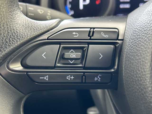 トヨタ ヤリス G 大分県 2021(令3)年 1.2万km コーラルクリスタルシャイン 純正ディスプレイオーディオ/・luetooth/バックカメラ/Toyota Safety Sense (標準装備)/レーントレーシングアシスト (LTA)/レーダークルーズコントロール /オートマチックハイビーム (AHB)/先行車発進告知機能/セカンダリーコリジョンブレーキ (SCB)/車両接近通報装置/純正LEDヘッドライト/前後ドライブレコーダー/保証書/取扱説明書