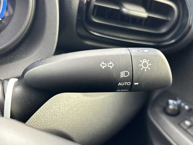 トヨタ ヤリス G 大分県 2021(令3)年 1.2万km コーラルクリスタルシャイン 純正ディスプレイオーディオ/・luetooth/バックカメラ/Toyota Safety Sense (標準装備)/レーントレーシングアシスト (LTA)/レーダークルーズコントロール /オートマチックハイビーム (AHB)/先行車発進告知機能/セカンダリーコリジョンブレーキ (SCB)/車両接近通報装置/純正LEDヘッドライト/前後ドライブレコーダー/保証書/取扱説明書