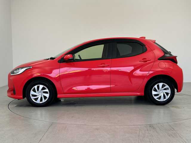 トヨタ ヤリス G 大分県 2021(令3)年 1.2万km コーラルクリスタルシャイン 純正ディスプレイオーディオ/・luetooth/バックカメラ/Toyota Safety Sense (標準装備)/レーントレーシングアシスト (LTA)/レーダークルーズコントロール /オートマチックハイビーム (AHB)/先行車発進告知機能/セカンダリーコリジョンブレーキ (SCB)/車両接近通報装置/純正LEDヘッドライト/前後ドライブレコーダー/保証書/取扱説明書