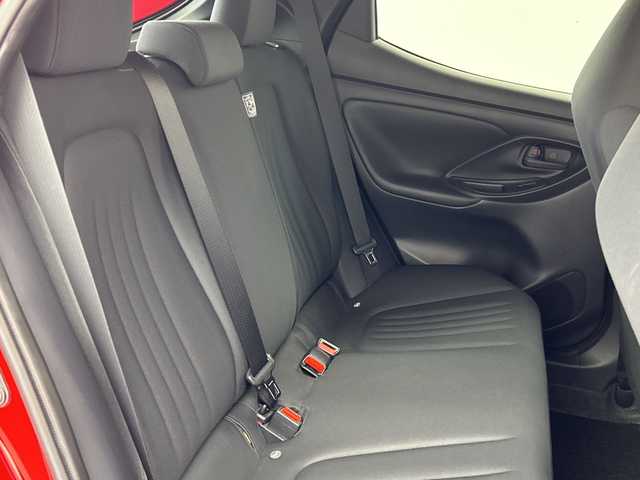 トヨタ ヤリス G 大分県 2021(令3)年 1.2万km コーラルクリスタルシャイン 純正ディスプレイオーディオ/・luetooth/バックカメラ/Toyota Safety Sense (標準装備)/レーントレーシングアシスト (LTA)/レーダークルーズコントロール /オートマチックハイビーム (AHB)/先行車発進告知機能/セカンダリーコリジョンブレーキ (SCB)/車両接近通報装置/純正LEDヘッドライト/前後ドライブレコーダー/保証書/取扱説明書