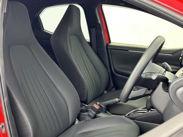 トヨタ ヤリス G 大分県 2021(令3)年 1.2万km コーラルクリスタルシャイン 純正ディスプレイオーディオ/・luetooth/バックカメラ/Toyota Safety Sense (標準装備)/レーントレーシングアシスト (LTA)/レーダークルーズコントロール /オートマチックハイビーム (AHB)/先行車発進告知機能/セカンダリーコリジョンブレーキ (SCB)/車両接近通報装置/純正LEDヘッドライト/前後ドライブレコーダー/保証書/取扱説明書