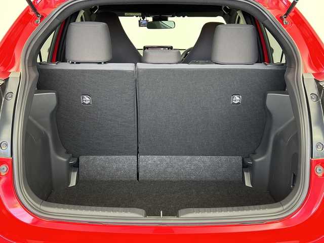 トヨタ ヤリス G 大分県 2021(令3)年 1.2万km コーラルクリスタルシャイン 純正ディスプレイオーディオ/・luetooth/バックカメラ/Toyota Safety Sense (標準装備)/レーントレーシングアシスト (LTA)/レーダークルーズコントロール /オートマチックハイビーム (AHB)/先行車発進告知機能/セカンダリーコリジョンブレーキ (SCB)/車両接近通報装置/純正LEDヘッドライト/前後ドライブレコーダー/保証書/取扱説明書