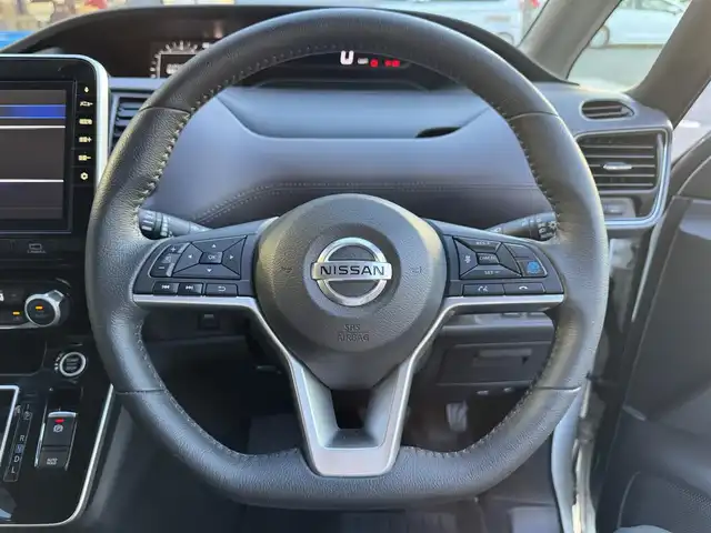 日産 セレナ ハイウェイスター V 滋賀県 2020(令2)年 5.6万km ブリリアントホワイトパール 純正10型ナビ/（CD/DVD/BT/フルセグ）/後席フリップダウンモニター/両側電動スライドドア/前後ドライブレコーダー/ETC/衝突被害軽減ブレーキ/プロパイロット/レーンキープアシスト/ステアリングスイッチ/LEDヘッドライト