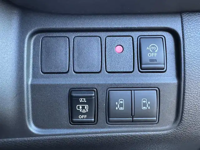 日産 セレナ ハイウェイスター V 滋賀県 2020(令2)年 5.6万km ブリリアントホワイトパール 純正10型ナビ/（CD/DVD/BT/フルセグ）/後席フリップダウンモニター/両側電動スライドドア/前後ドライブレコーダー/ETC/衝突被害軽減ブレーキ/プロパイロット/レーンキープアシスト/ステアリングスイッチ/LEDヘッドライト