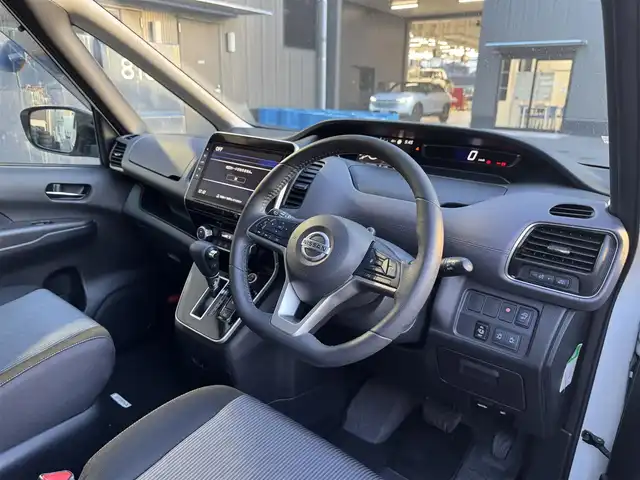 日産 セレナ ハイウェイスター V 滋賀県 2020(令2)年 5.6万km ブリリアントホワイトパール 純正10型ナビ/（CD/DVD/BT/フルセグ）/後席フリップダウンモニター/両側電動スライドドア/前後ドライブレコーダー/ETC/衝突被害軽減ブレーキ/プロパイロット/レーンキープアシスト/ステアリングスイッチ/LEDヘッドライト