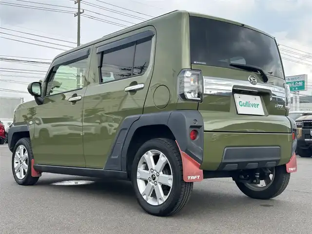 ダイハツ タフト G ターボ 岡山県 2021(令3)年 6.1万km フォレストカーキメタリック 登録時走行距離　62291km/禁煙車/純正レッドマッドフラップ（マッドガード）/純正9インチナビ/　(CD/フルセグTV/Bluetooth)/バックカメラ/クルーズコントロール(追従走行あり)/衝突被害軽減システム/コーナーセンサー/純正ドライブレコーダー/ETC/ガラスルーフ/ルーフレール/シートヒーター（D・N席）/革巻きステアリング/ステアリングスイッチ/純正LEDヘッドライト/フォグライト/オートライト/プッシュスタート/スマートキー/アイドリングストップ/電子パーキング/オートブレーキホールド/純正アルミホイール 15インチ/ドアバイザー/電動格納ミラー/オートリトラミラー/純正フロアマット/横滑防止装置/盗難防止装置/保証書/取扱説明書/ナビ取扱説明書/純正ドライブレコーダー取扱説明書