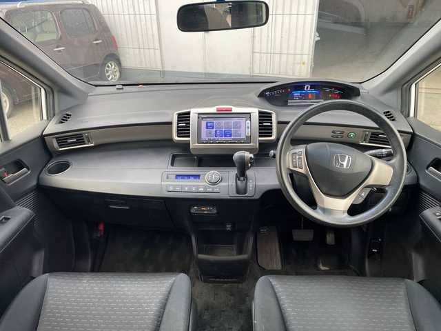 ホンダ フリード スパイク ハイブリット 神奈川県 2015(平27)年 10万km ホワイトオーキッドパール ワンオーナー/純正ナビ/ワンセグテレビ/BT/バックカメラ/クルーズコントロール/ステアリングスイッチ/ETC/電動格納ミラー/フロアマット