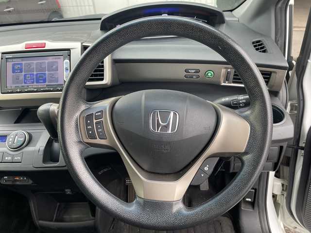 ホンダ フリード スパイク ハイブリット 神奈川県 2015(平27)年 10万km ホワイトオーキッドパール ワンオーナー/純正ナビ/ワンセグテレビ/BT/バックカメラ/クルーズコントロール/ステアリングスイッチ/ETC/電動格納ミラー/フロアマット