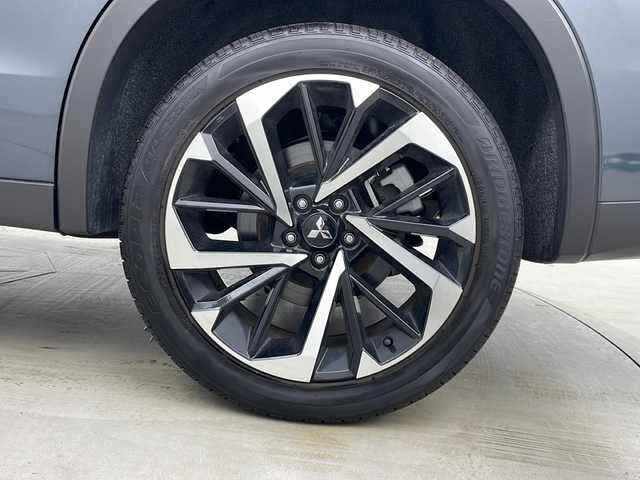 三菱 アウトランダー ＰＨＥＶ G 埼玉県 2024(令6)年 0.2万km グレー 純正ナビ/マルチアラウンドモニター/レーダークルーズコントロール/衝突被害軽減ブレーキシステム/フルセグTV/シートヒーター/ハーフレザーシート/純正20インチアルミホイール/プッシュスタート/電動格納ミラー